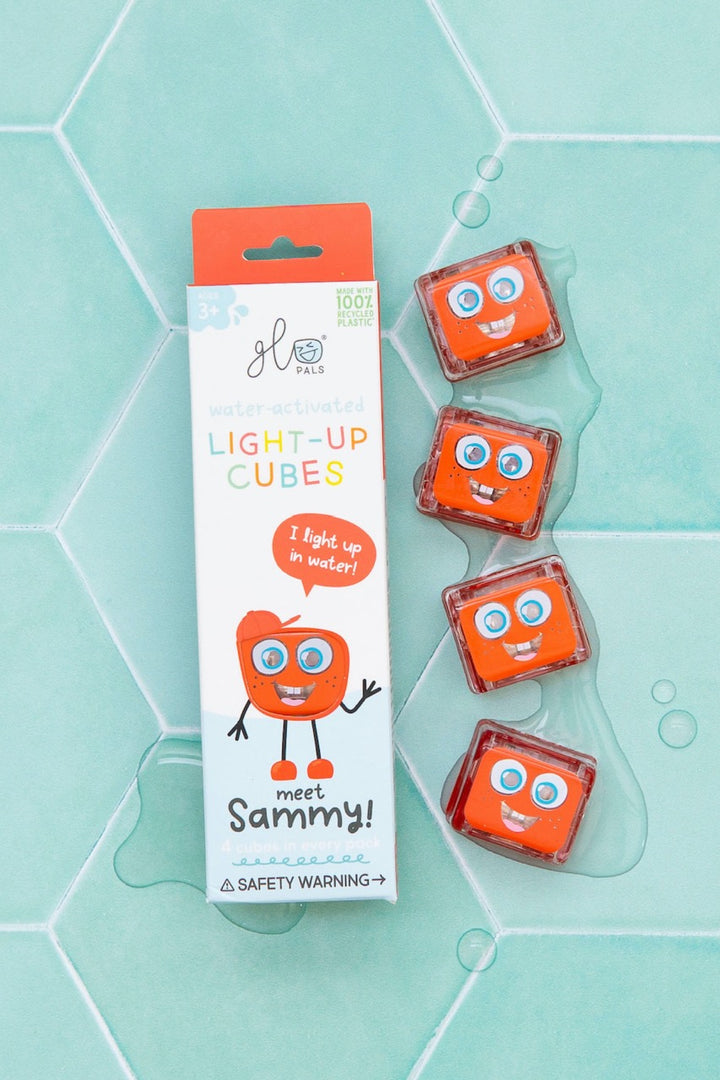 Glo Pals - Light Up Cubes Bath Toys - Sammy - Red - 4pcs