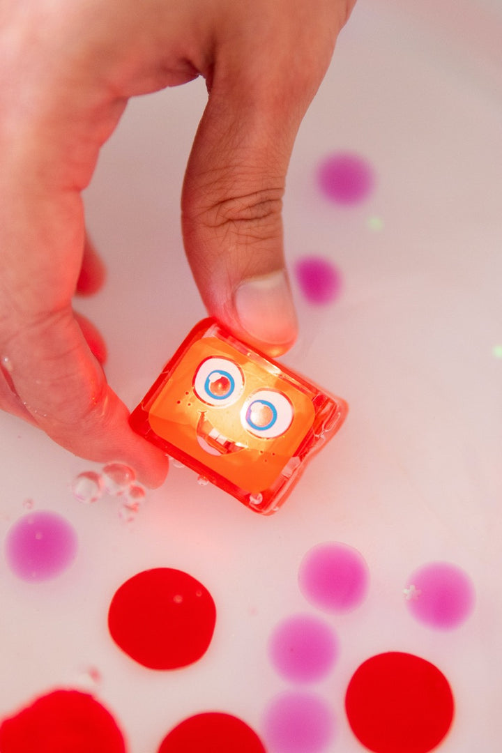 Glo Pals - Light Up Cubes Bath Toys - Sammy - Red - 4pcs